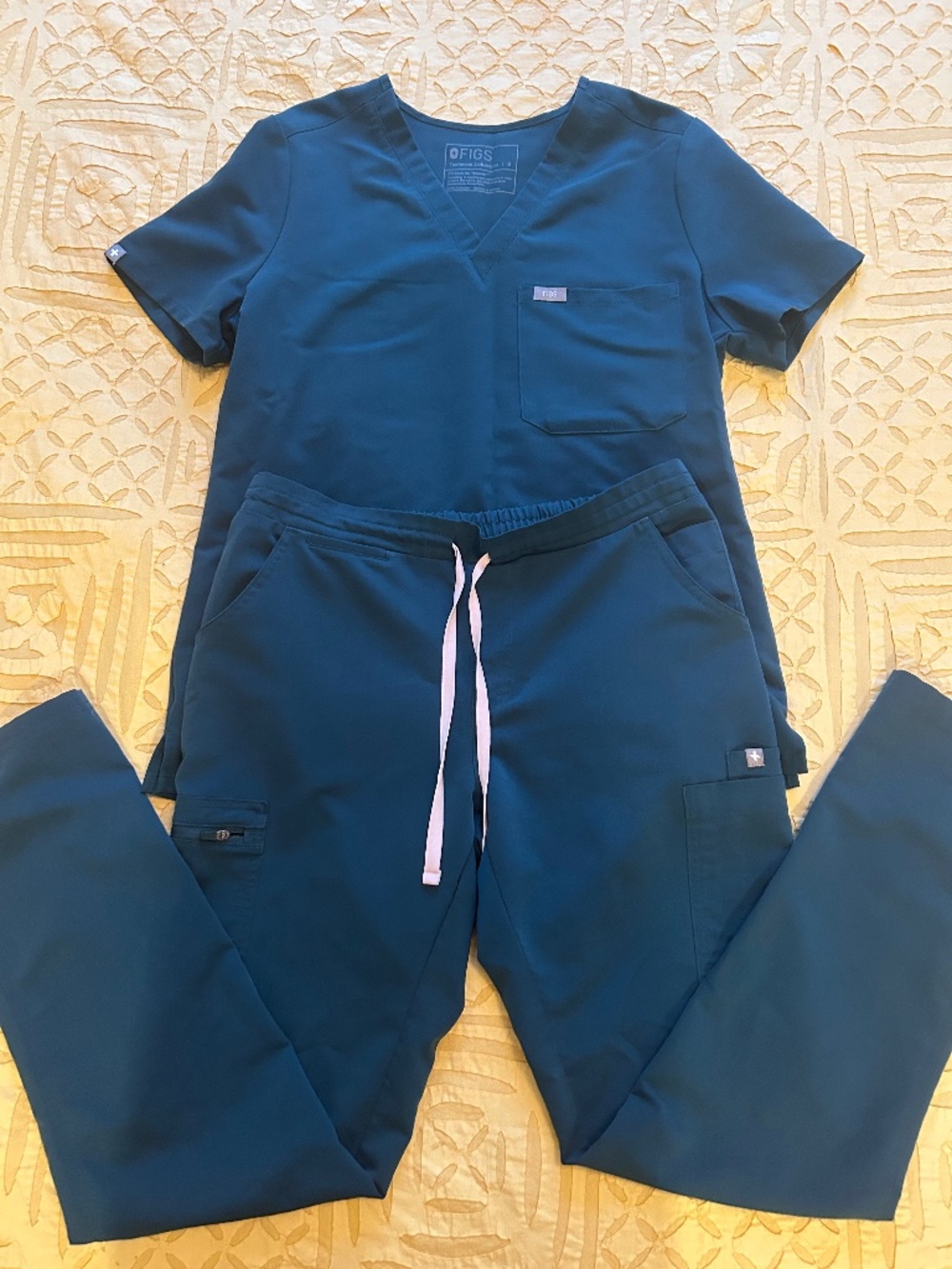 Figs scrub set in Caribbean blue size small